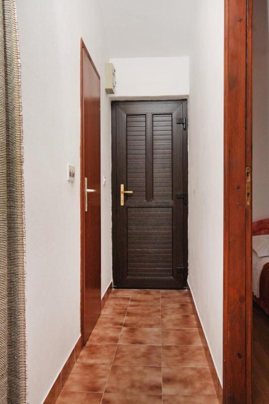 One-Bedroom Apartment with Balcony and Sea View image 2