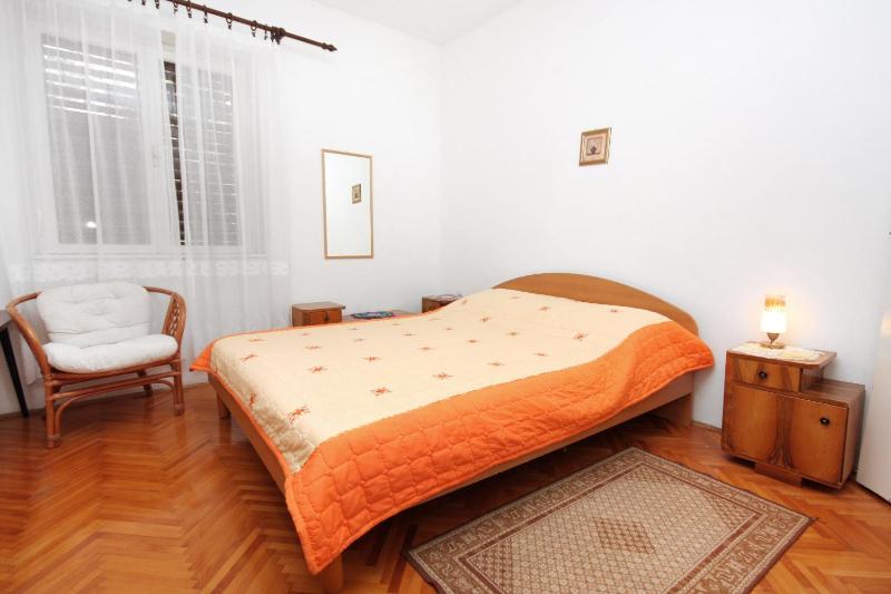 One-Bedroom Apartment with Terrace image 3