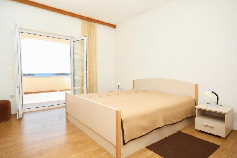 Apartments with a parking space Hvar - 5719 - image 7