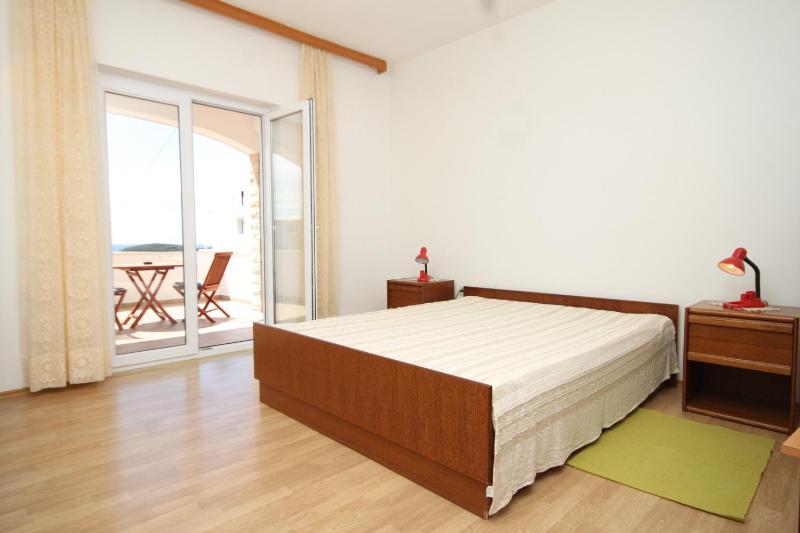 Apartments with a parking space Hvar - 5719 - image 22