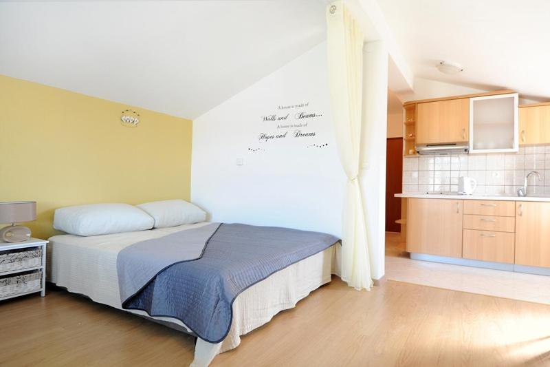 One-Bedroom Apartment with Balcony and Sea View image 1