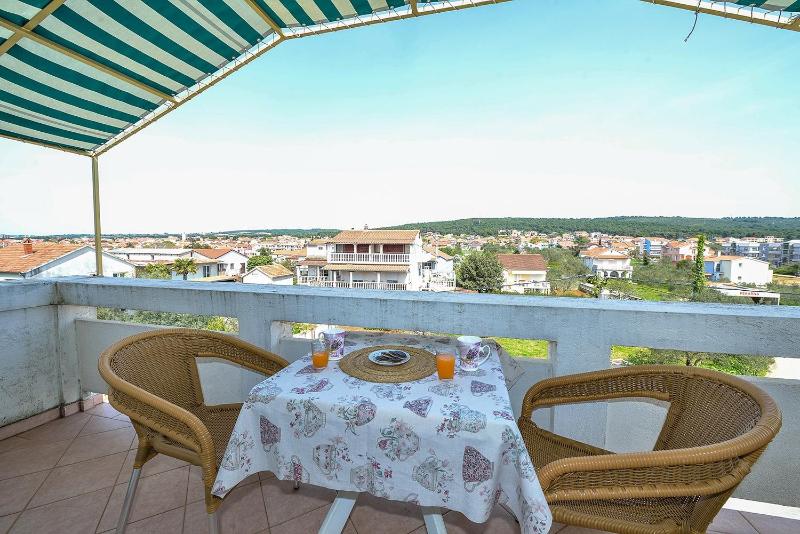 One-Bedroom Apartment with Balcony and Sea View image 4