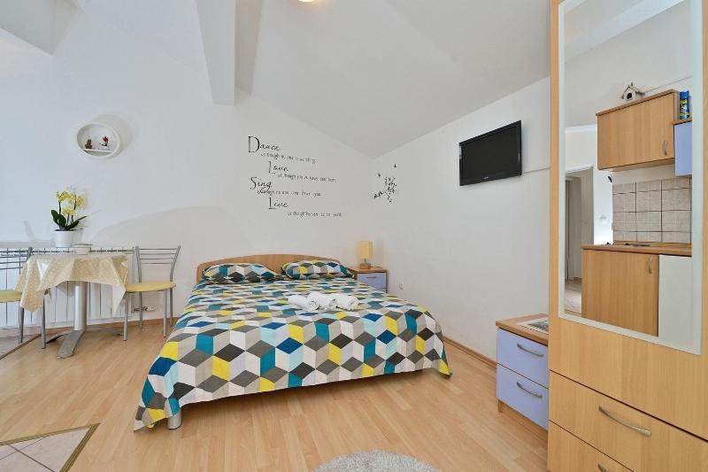 Studio with Balcony and Sea View image 1