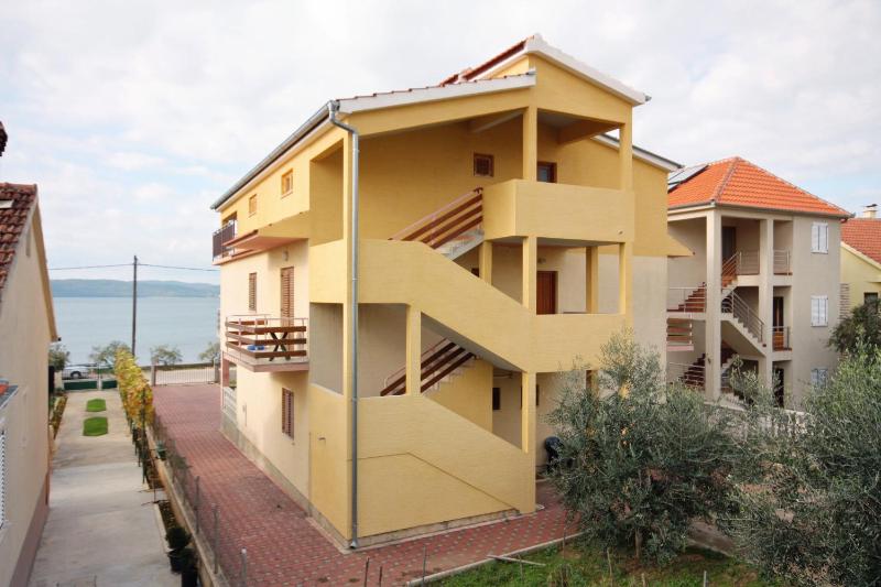 One-Bedroom Apartment with Balcony and Sea View image 4