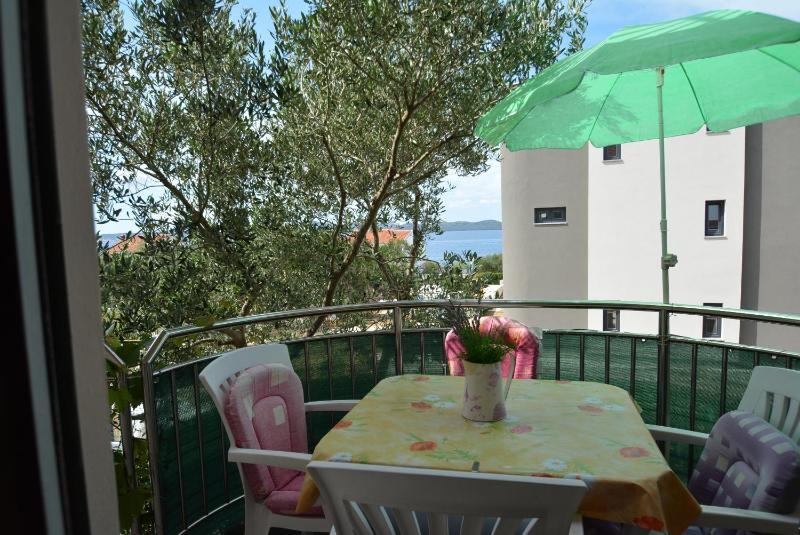 One-Bedroom Apartment with Terrace and Sea View image 3