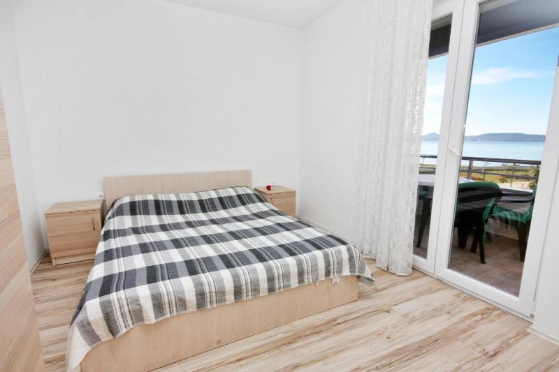One-Bedroom Apartment with Balcony and Sea View image 1