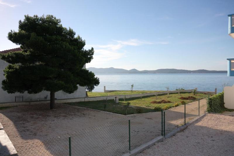 One-Bedroom Apartment with Balcony and Sea View image 2