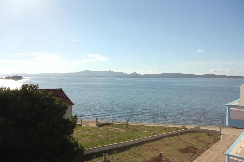 One-Bedroom Apartment with Terrace and Sea View image 3