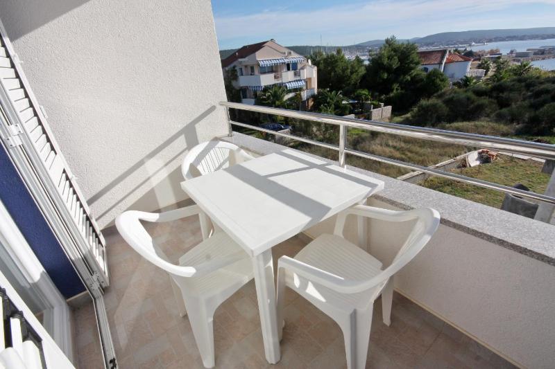 Studio with Balcony and Sea View image 3