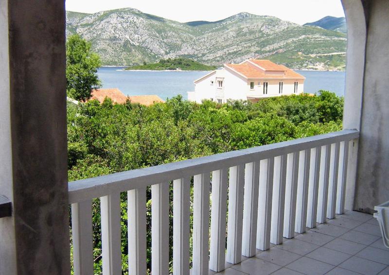 Two-Bedroom Apartment with Terrace and Sea View image 2
