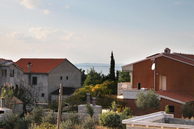 One-Bedroom Apartment with Terrace and Sea View image 3