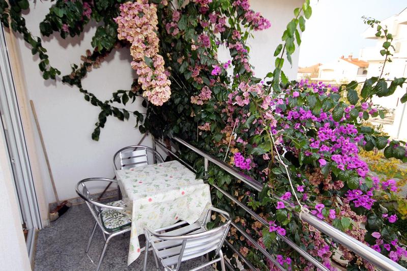 One-Bedroom Apartment with Balcony image 3