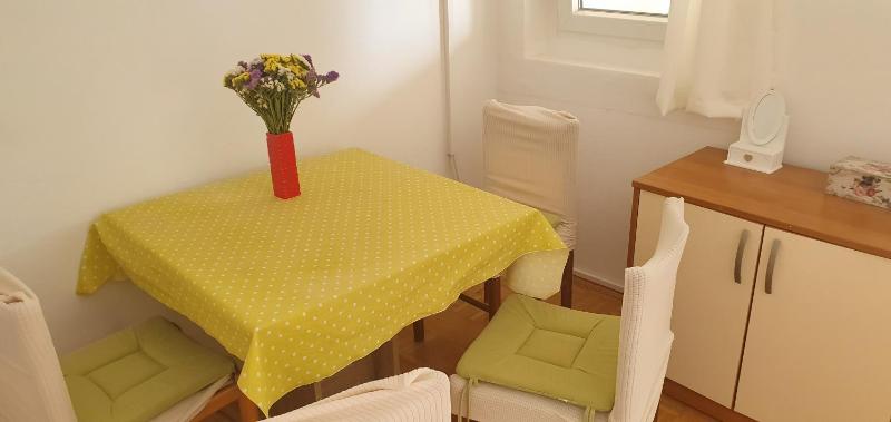 One-Bedroom Apartment with Terrace and Sea View image 4