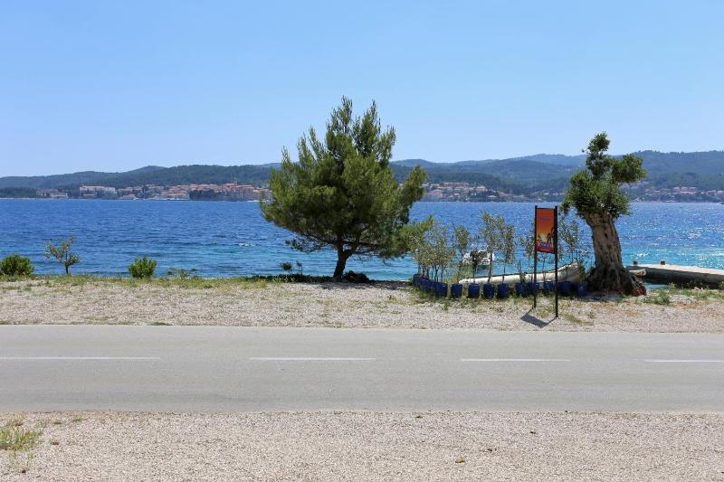 One-Bedroom Apartment with Terrace and Sea View image 2