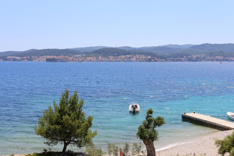 One-Bedroom Apartment with Terrace and Sea View image 3