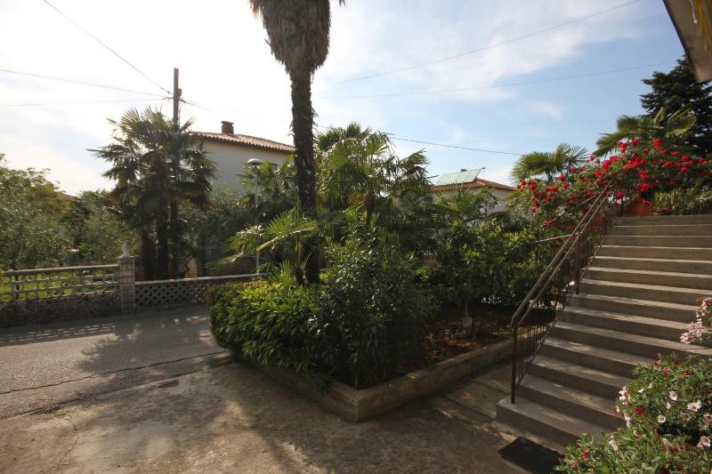 One-Bedroom Apartment with Terrace image 3