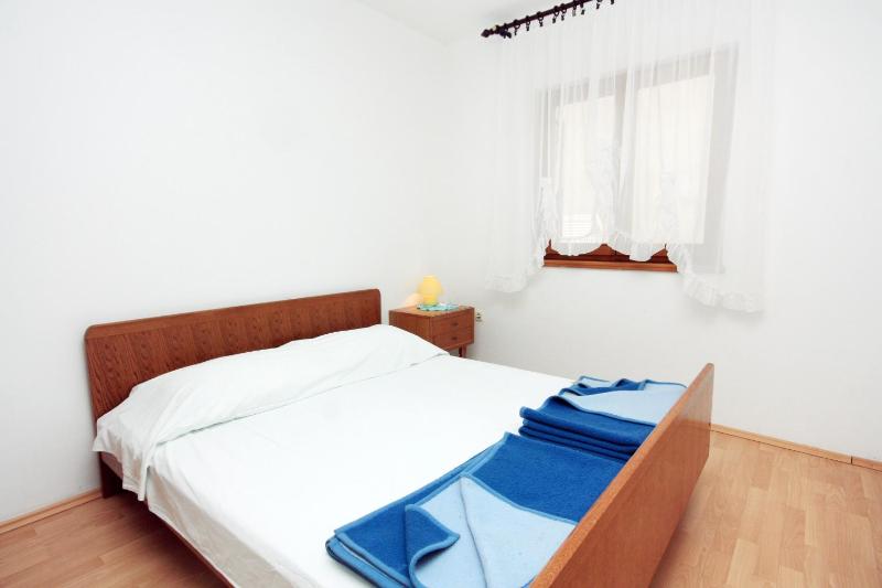 One-Bedroom Apartment with Balcony and Sea View image 1