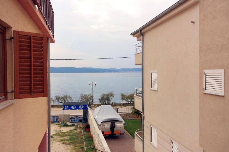 One-Bedroom Apartment with Balcony and Sea View image 3