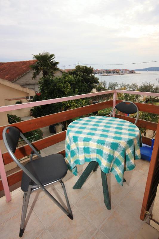 One-Bedroom Apartment with Balcony and Sea View image 4