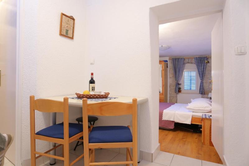 Apartments with parking space Omis - 4327 - image 7