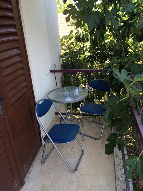 Three-Bedroom Apartment with Balcony and Sea View image 3