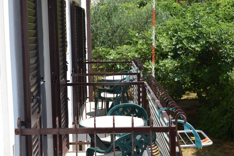 Studio with Balcony image 2