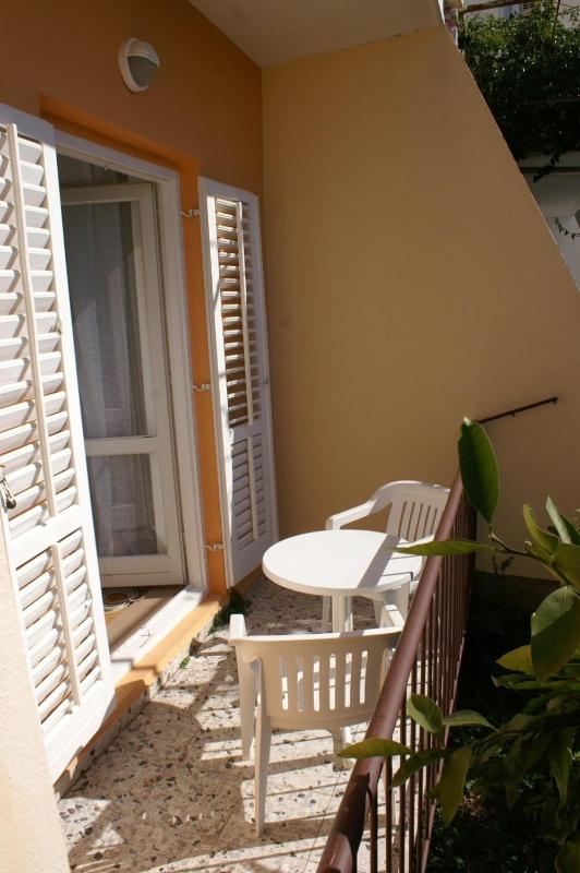 Three-Bedroom Apartment with Terrace image 4