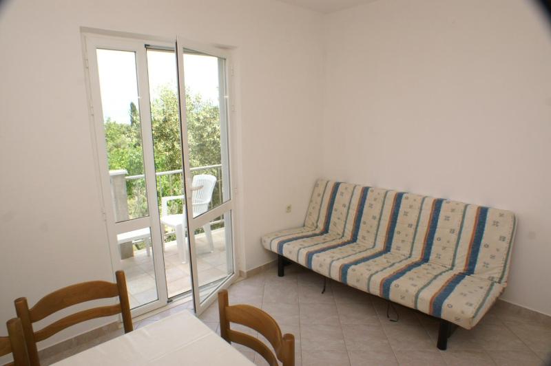 One-Bedroom Apartment with Balcony and Sea View image 4