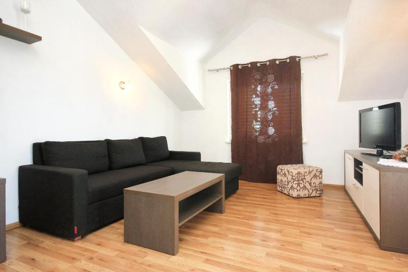 Three-Bedroom Apartment with Terrace and Sea View image 1