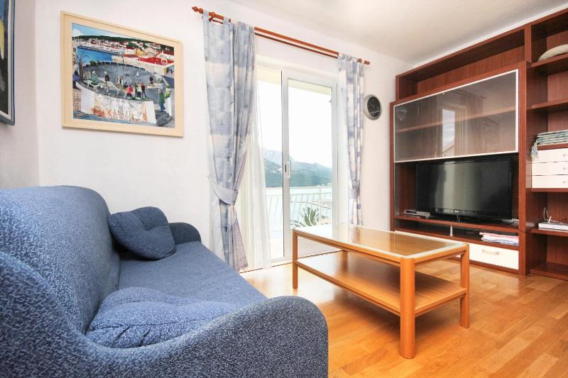 Three-Bedroom Apartment with Balcony image 1