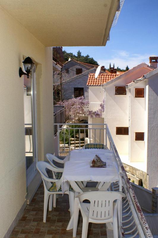 Three-Bedroom Apartment with Balcony image 4