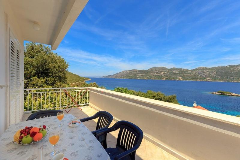 Two-Bedroom Apartment with Terrace and Sea View image 4
