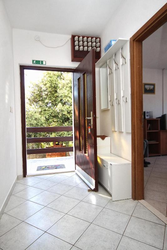 Apartments by the sea Tri Zala Korcula - 4346 - image 2