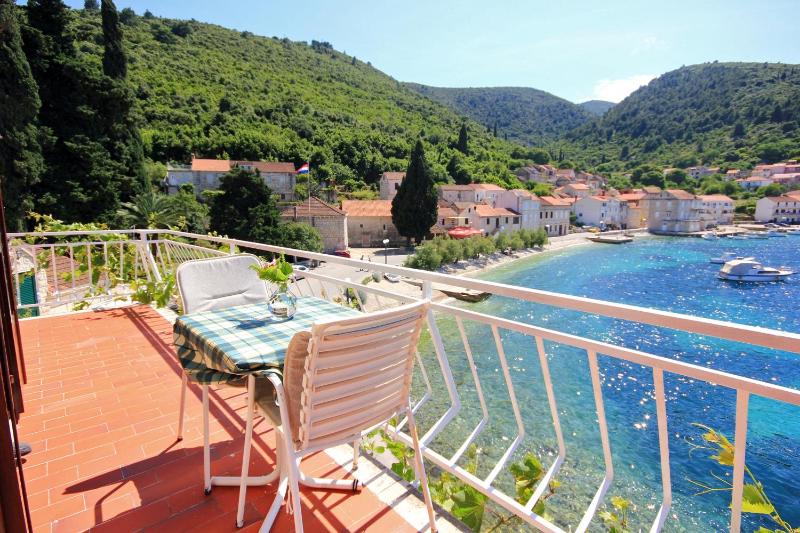Studio with Balcony and Sea View image 4