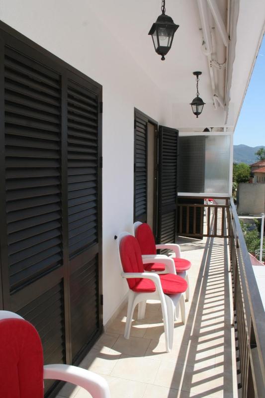 One-Bedroom Apartment with Balcony and Sea View image 4
