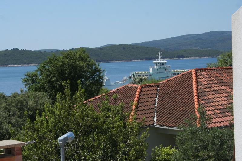 One-Bedroom Apartment with Balcony and Sea View image 3