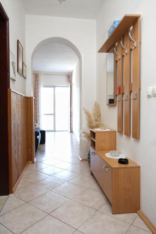 Three-Bedroom Apartment with Terrace and Sea View image 2
