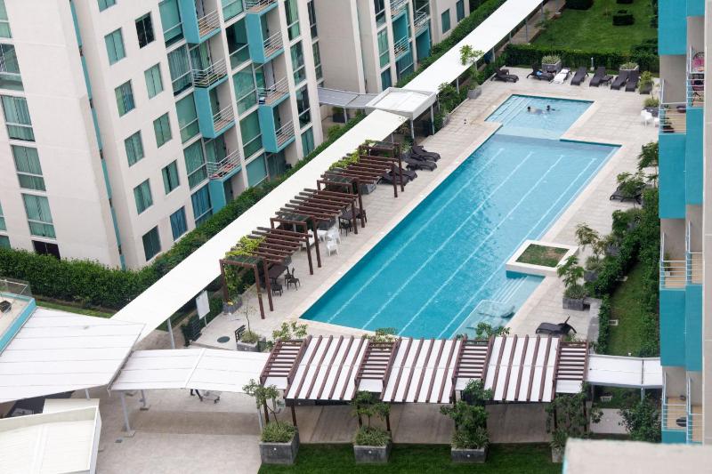 Lujoso condominio con lavadora y secadora, S. José Images