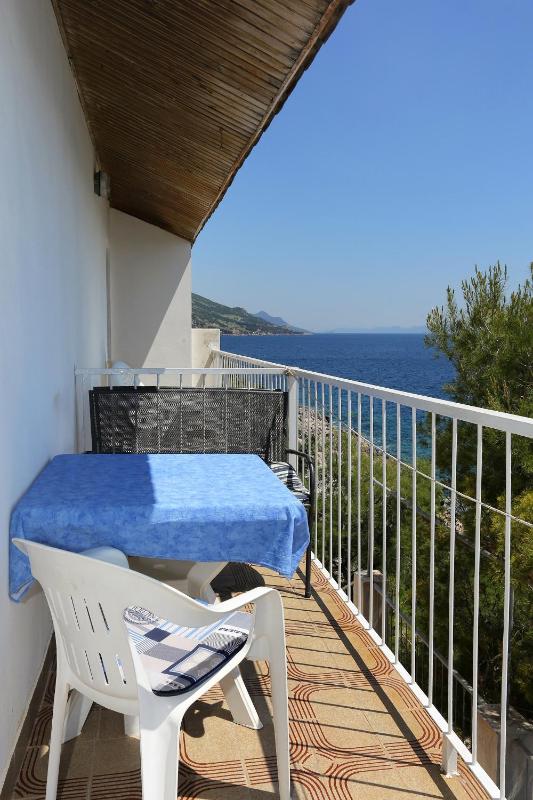 Studio with Balcony and Sea View image 3