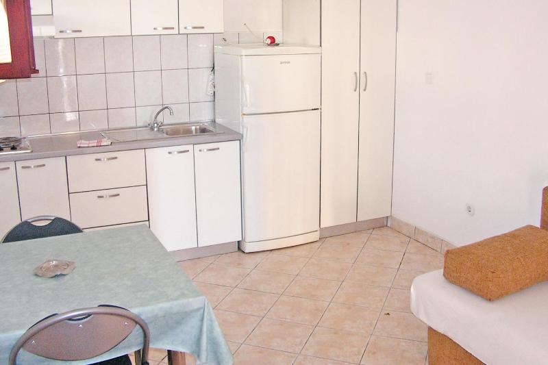 Zero-Bedroom Studio with Balcony and Sea View image 4