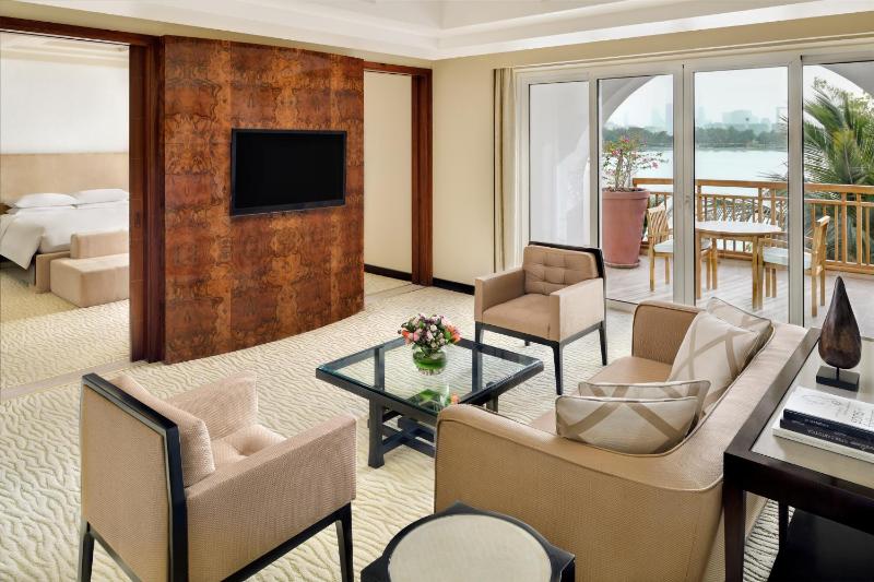 Executive Suite image 4