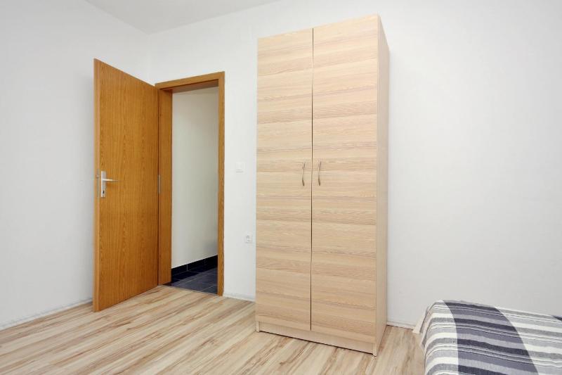 One-Bedroom Apartment with Balcony and Sea View image 4