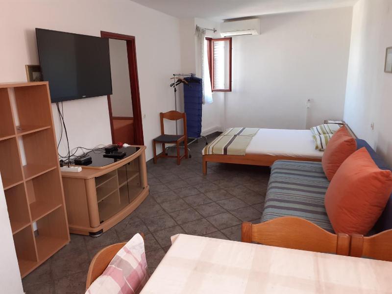 Studio with Balcony and Sea View image 1