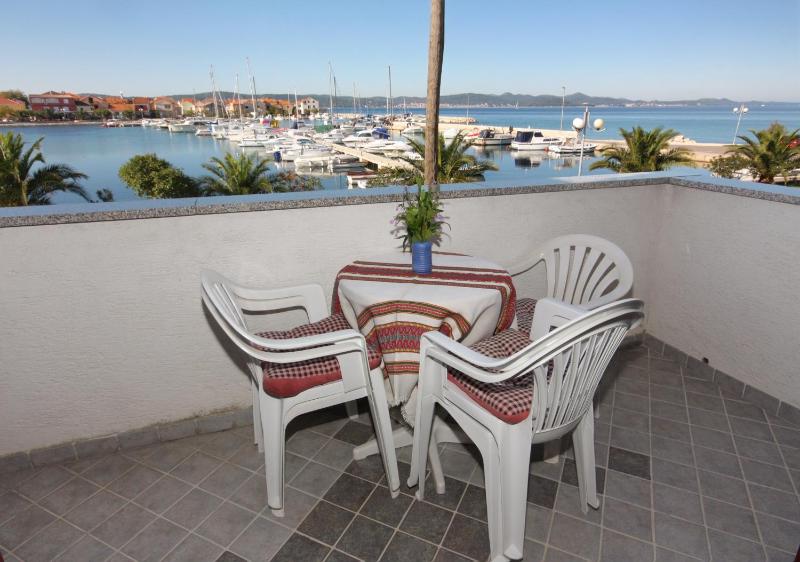 Studio with Balcony and Sea View image 3