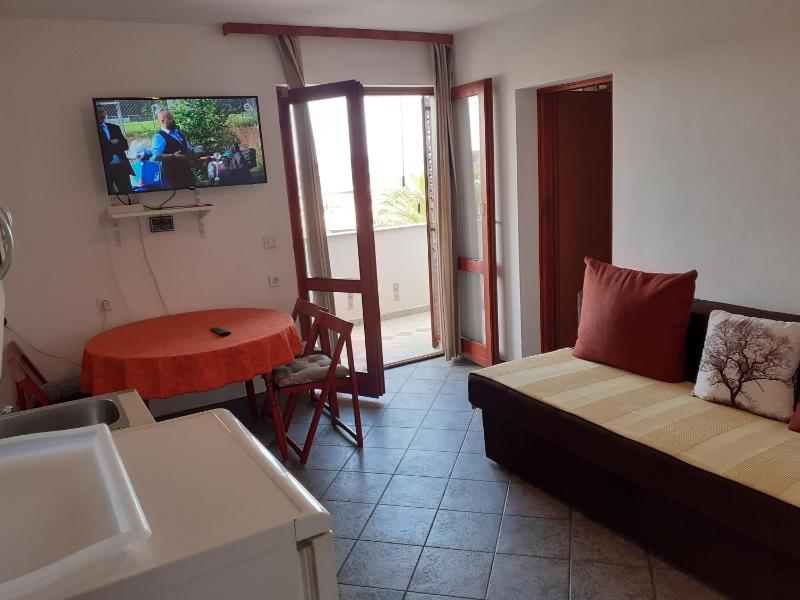 Studio with Balcony and Sea View image 4