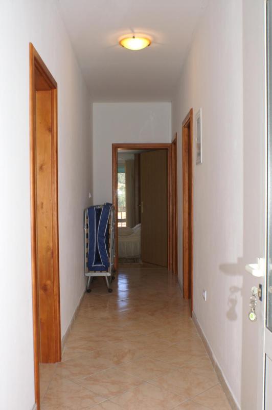 Three-Bedroom Apartment with Terrace and Sea View image 2