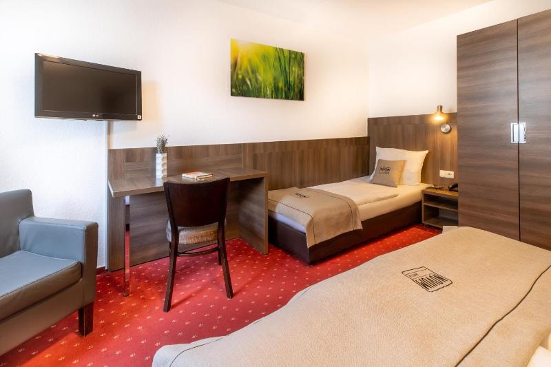 Standard Triple Room image 4