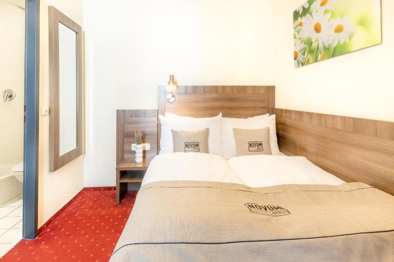 Queen Room image 1