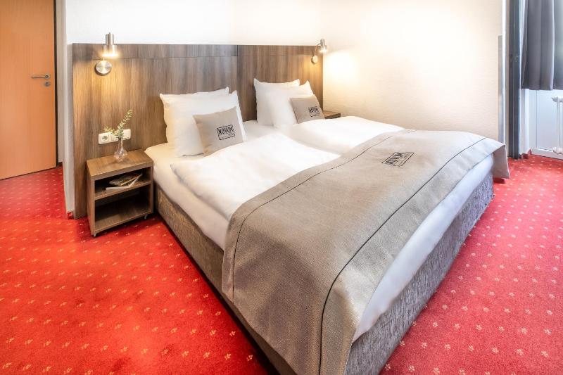 Standard Triple Room image 1
