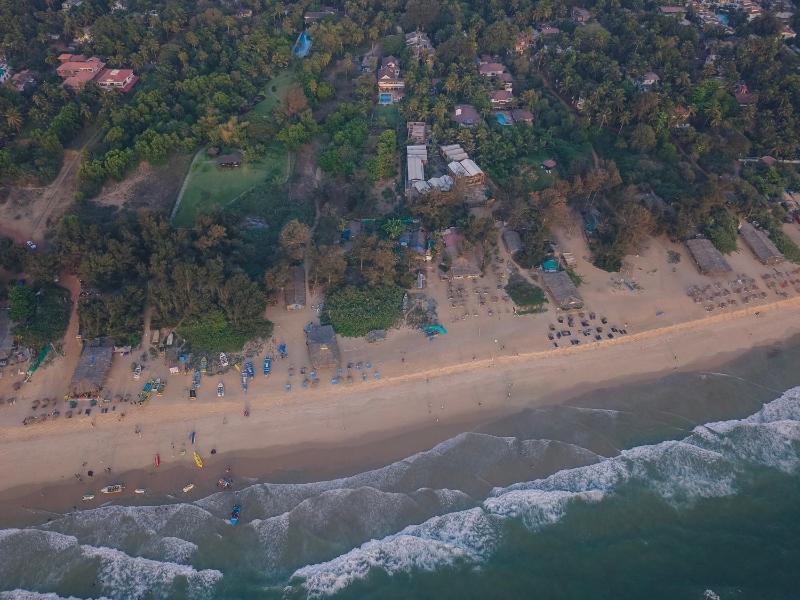 Beachfront mansion with pool - image 21